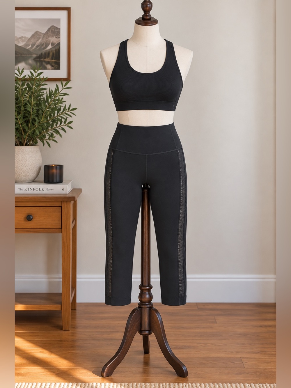 Lululemon Black Mesh Panel High Rise Crop Leggings Size 8 Yoga Pilates Gym